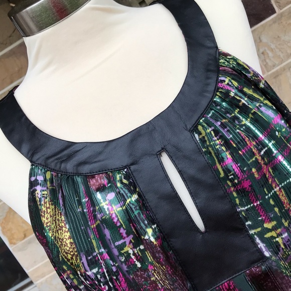 Bisou Bisou Keyhole Top, Blouse - Picture 2 of 8